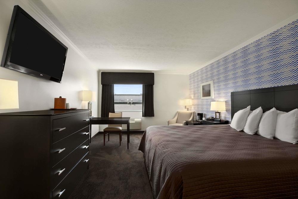 Travelodge by Wyndham Hubbard OH — 7