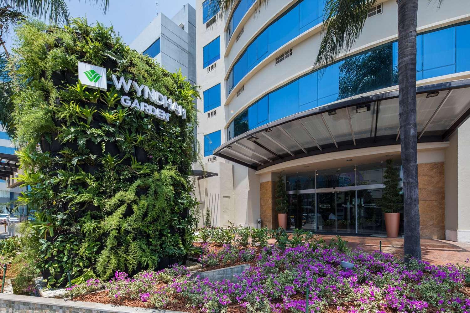Wyndham Garden Guayaquil — 2