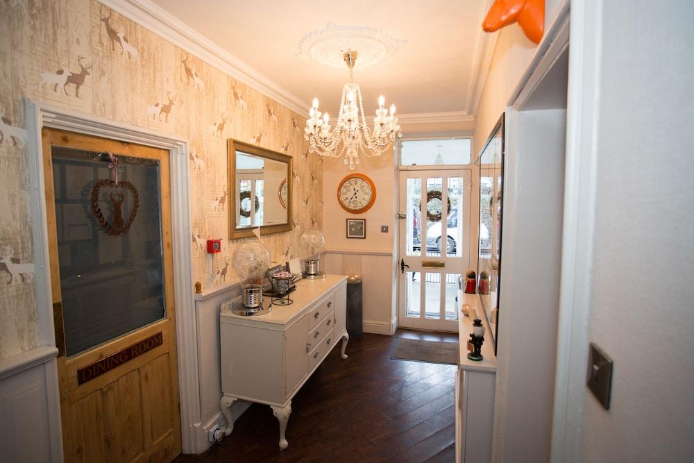 Holly Lodge Guest House — 9