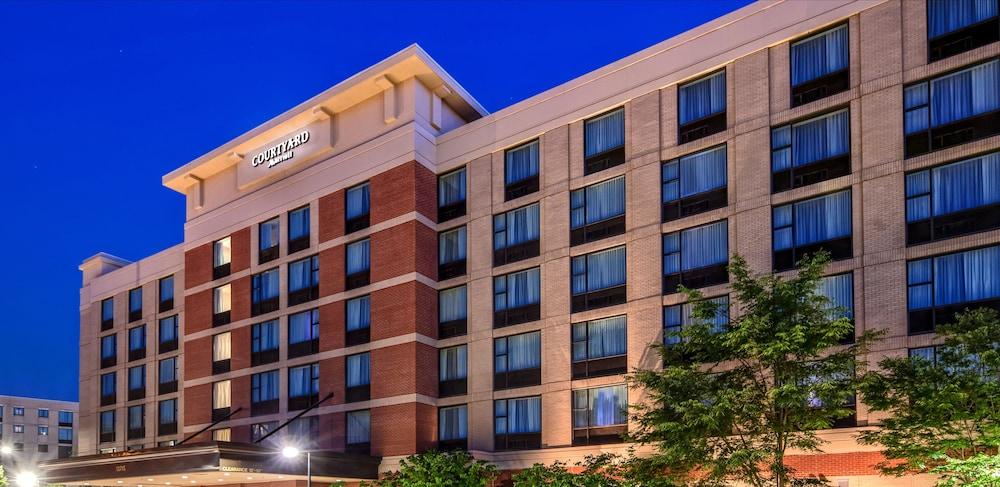 Courtyard By Marriott Dulles Airport Herndon — 2