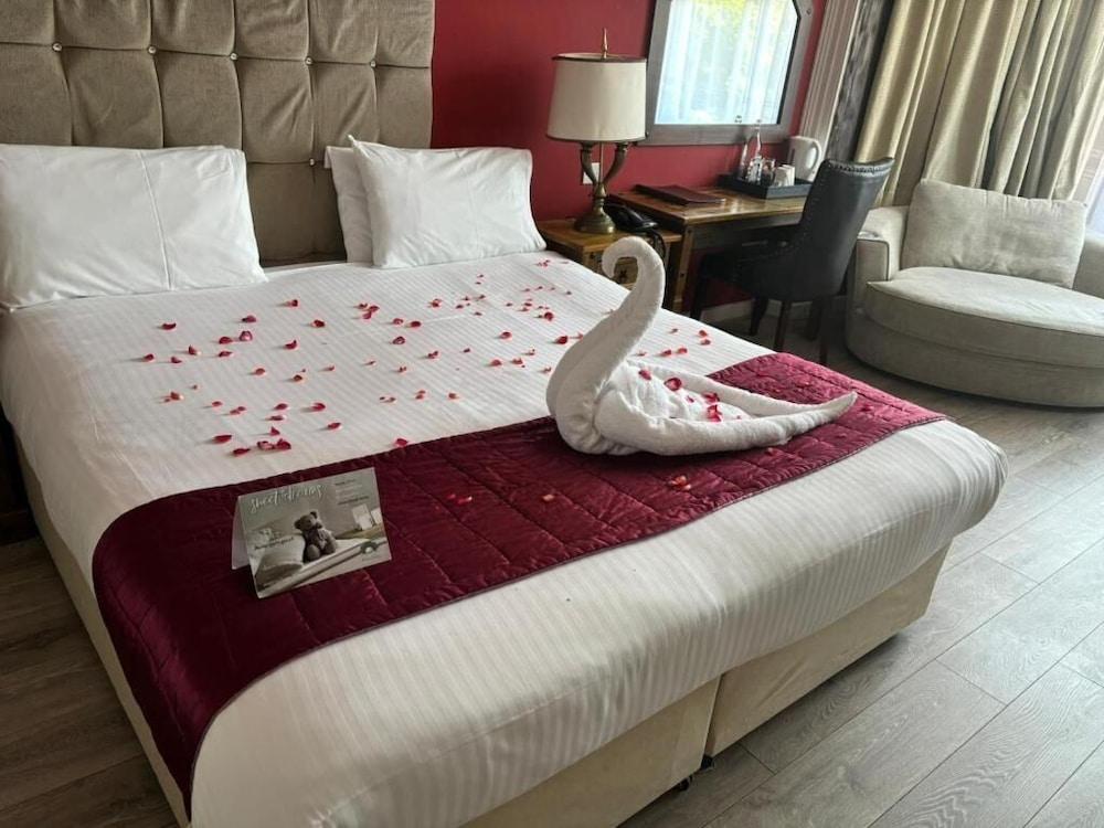 The Pearl Hotel — 10