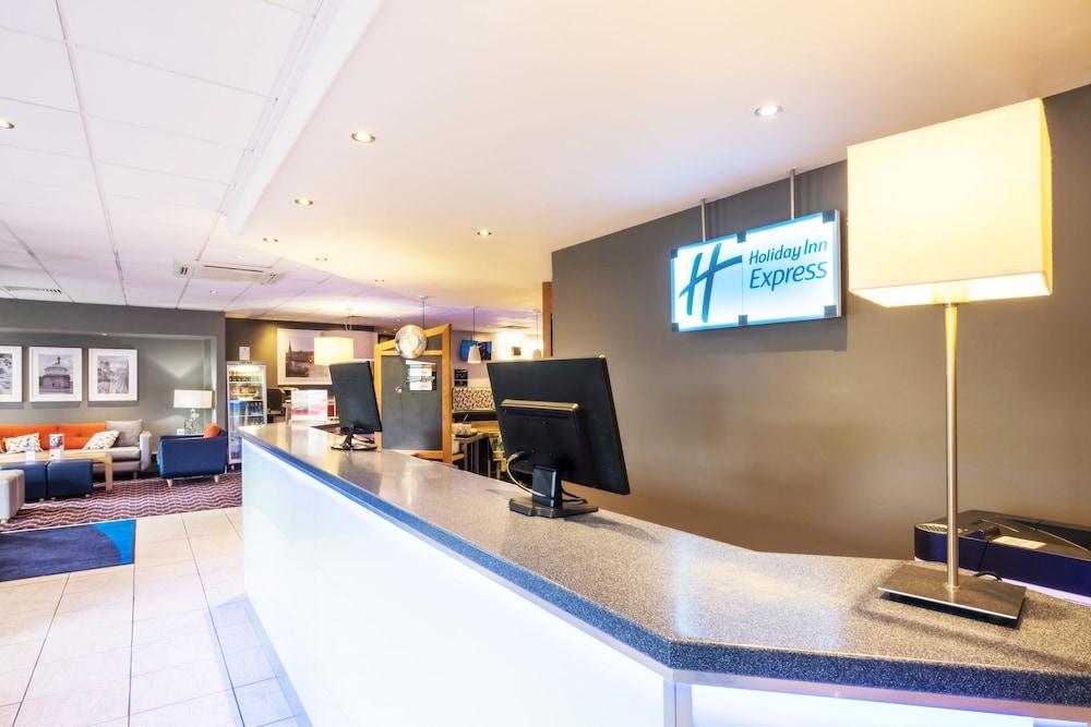 Holiday Inn Express Perth — 8