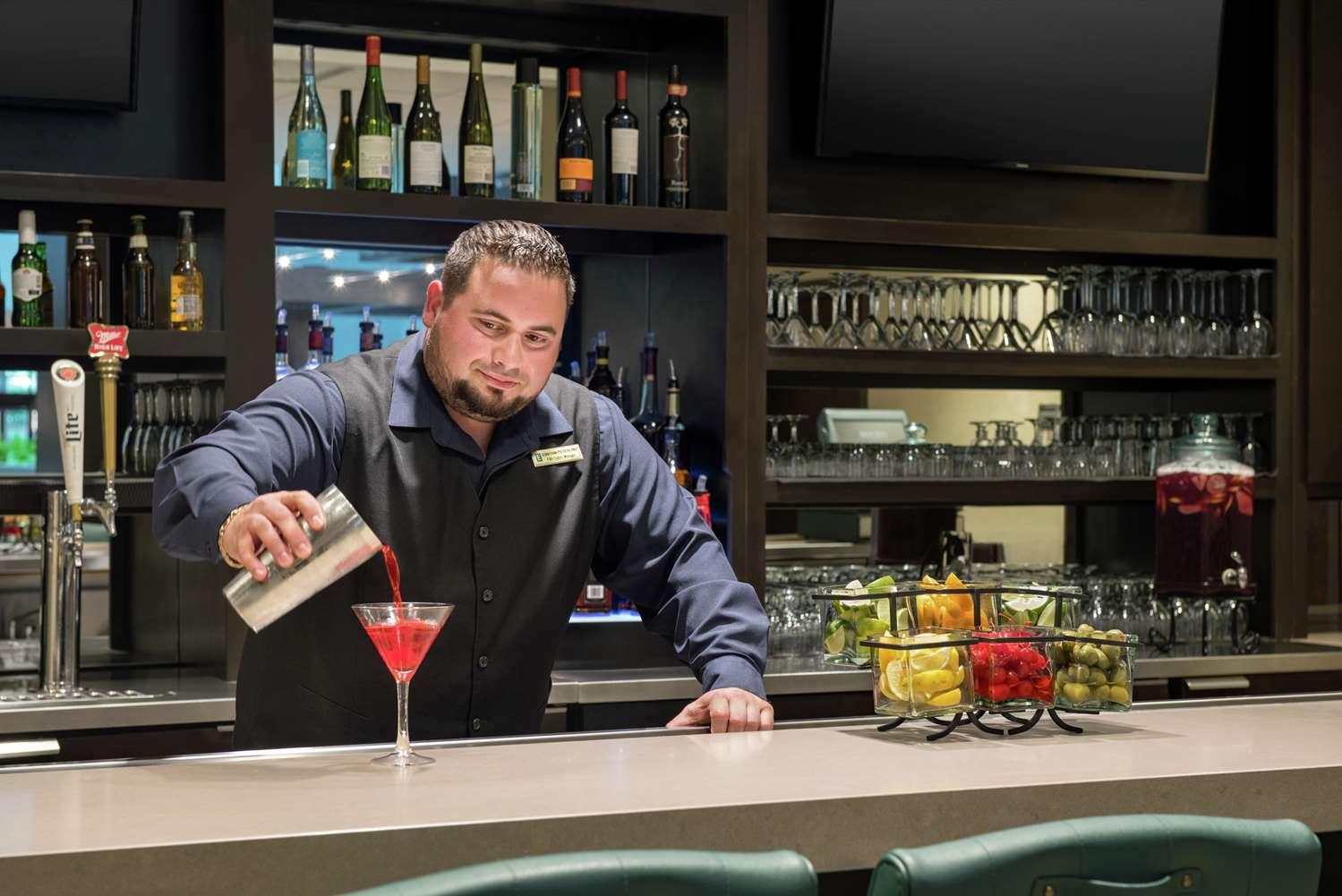 Embassy Suites By Hilton Atlanta Alpharetta — 7