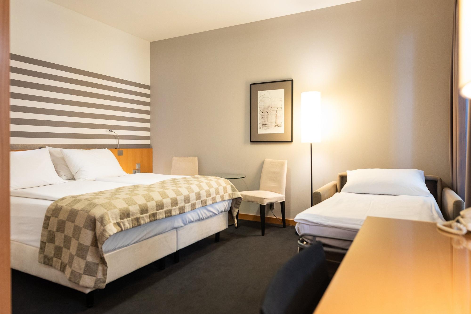 HOLIDAY INN VIENNA CITY 2324 — 9