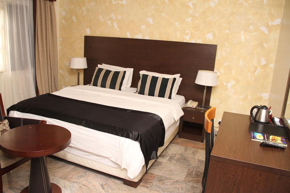 PROTEA HOTEL APO APARTMENTS — 6