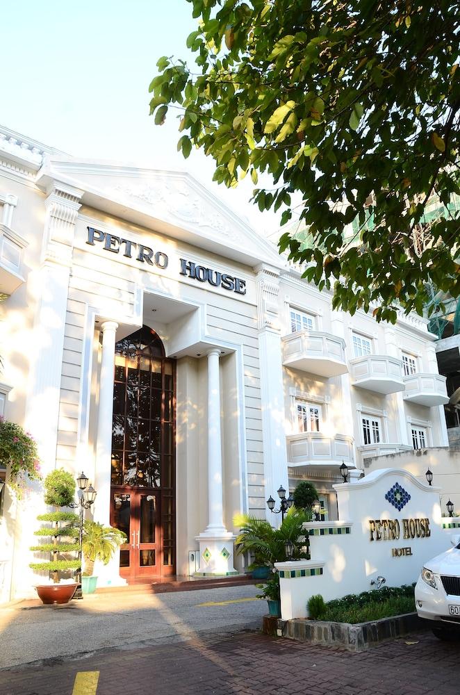 Petro House Hotel
