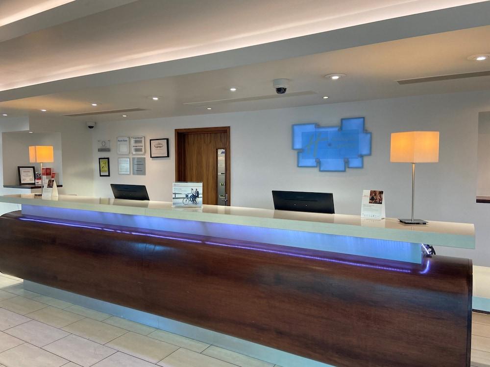 Holiday Inn Express Burnley — 8