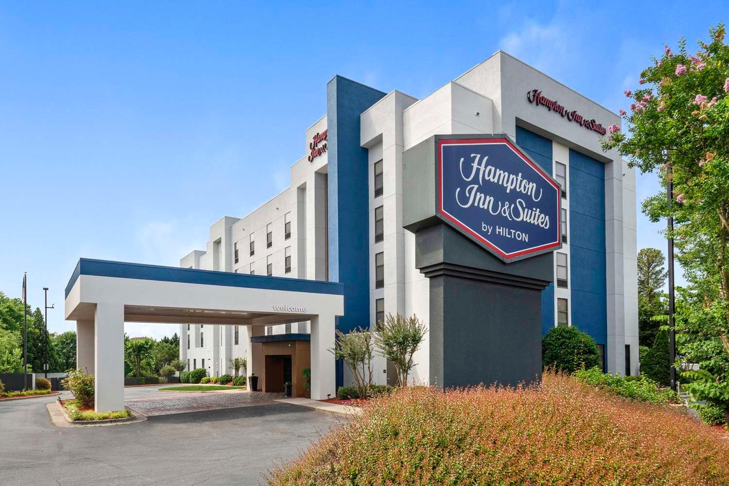 Hampton Inn & Suites Burlington NC — 3