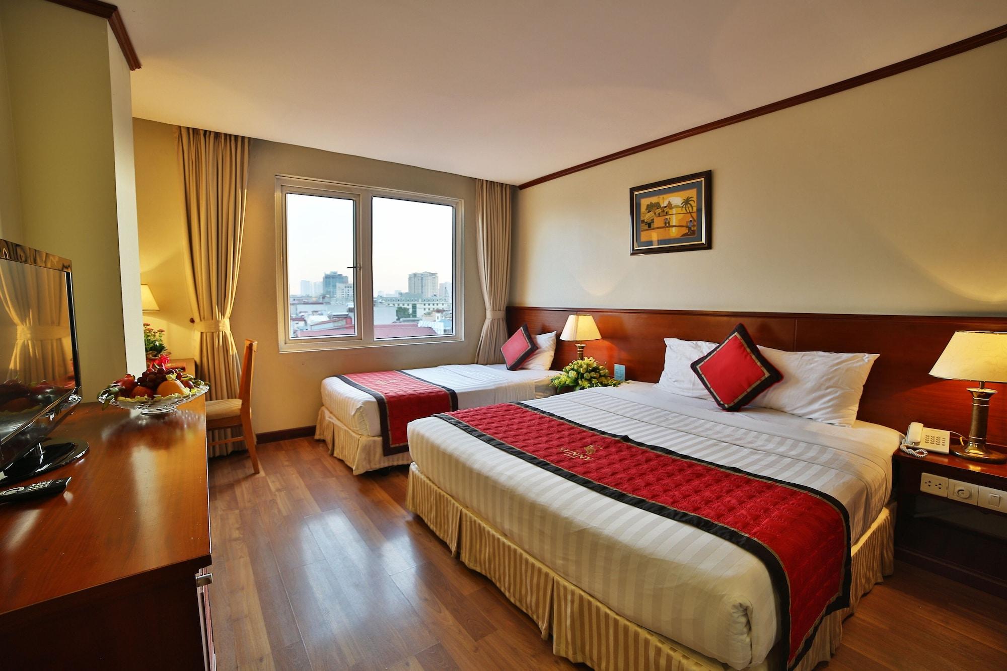 Sunny Hotel 1 — 6