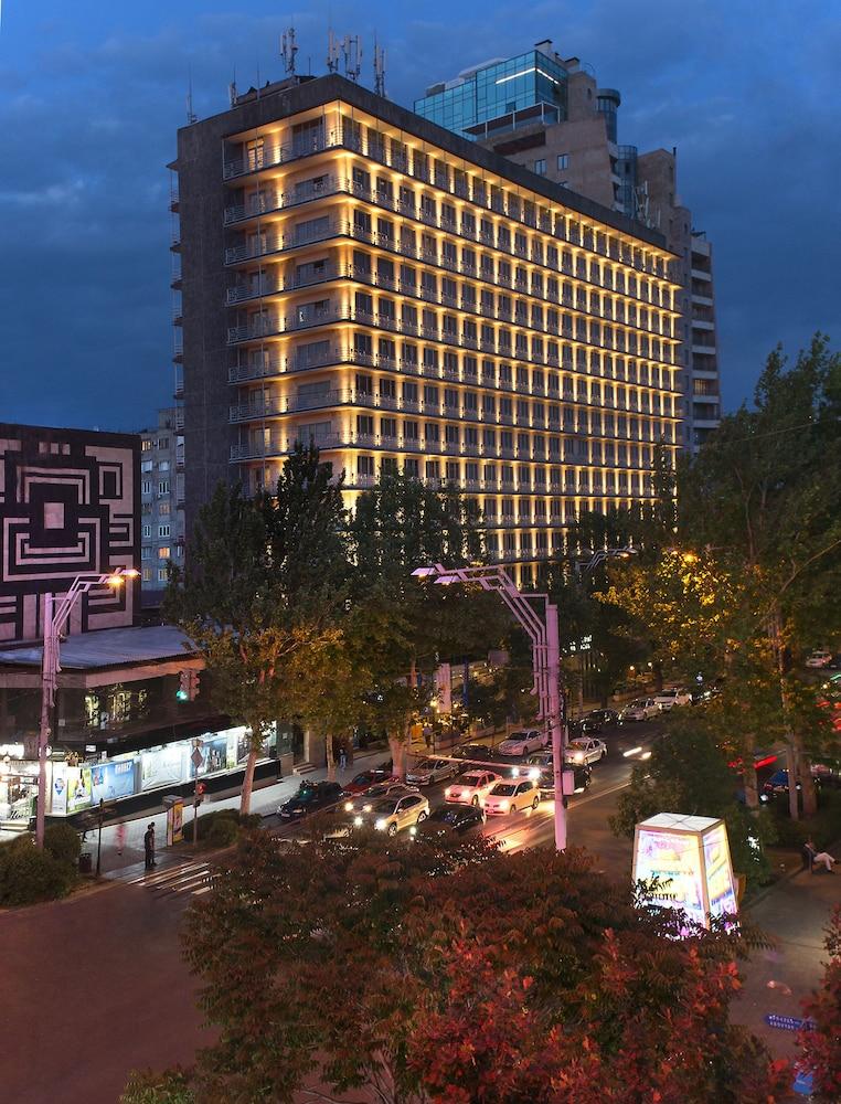 ANI PLAZA HOTEL — 4