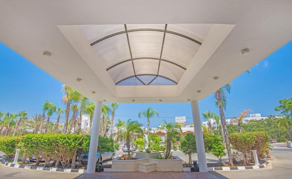TSOKKOS GARDENS HOTEL