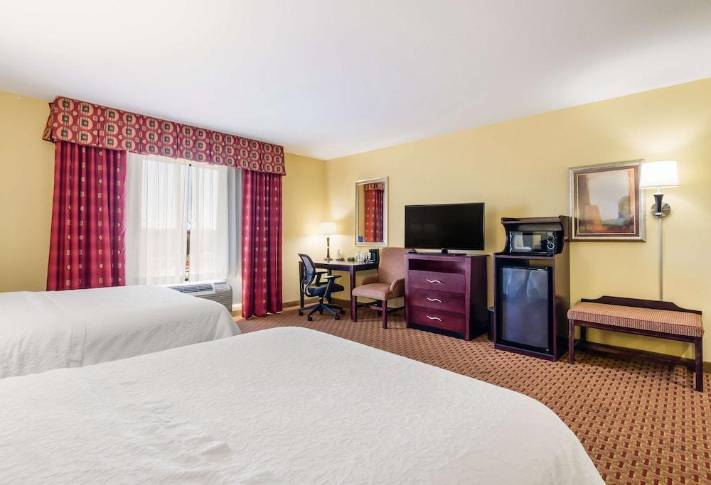 Hampton Inn Galax — 8