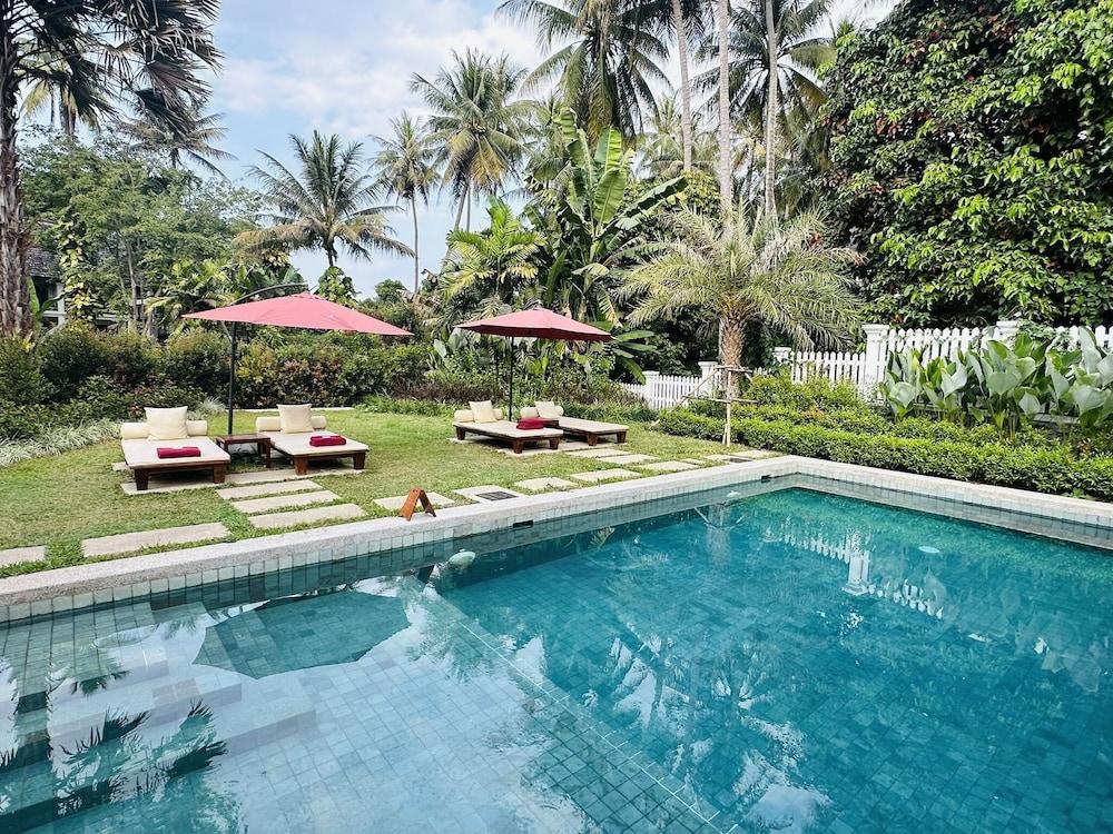 PARASOL BLANC HOTEL 90949 — 2