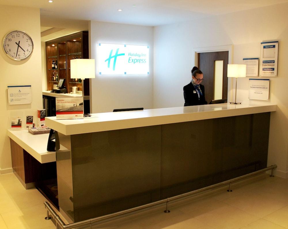 Holiday Inn Express Wakefield — 4