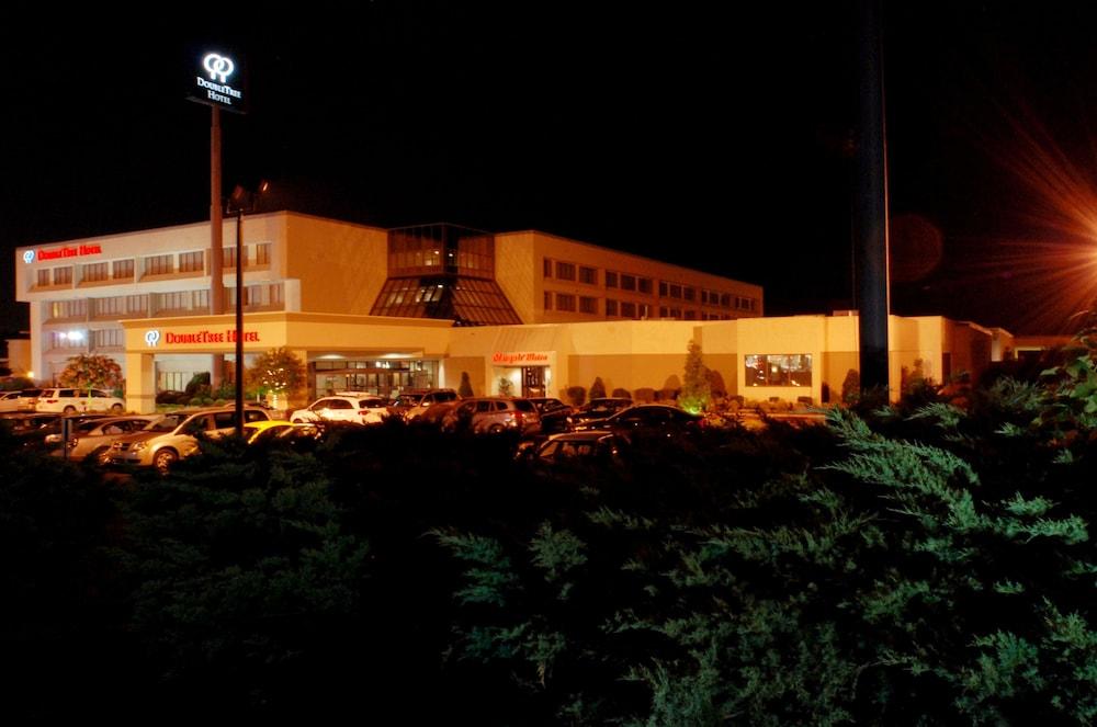 Doubletree By Hilton Fayetteville — 3
