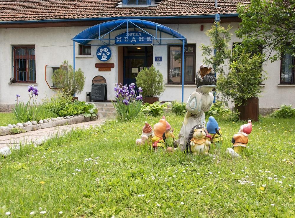 MEDIC HOTEL — 4