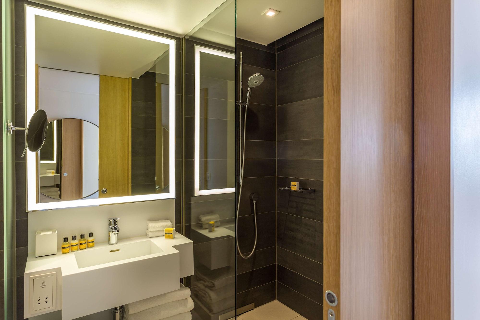 HYATT REGENCY PARIS ETOILE(EX Concorde La Fayette) 7074 — 10