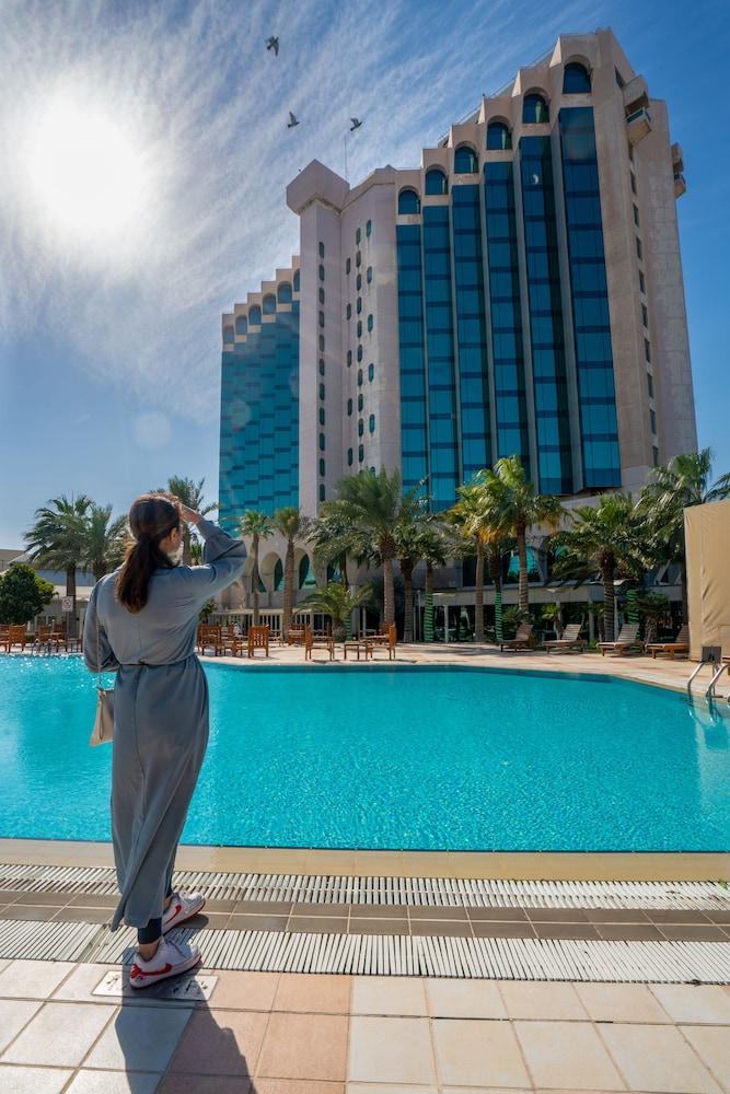 Sheraton Dammam Hotel & Convention Centre — 6