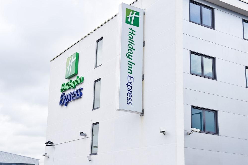 Holiday Inn Express Manchester Airport