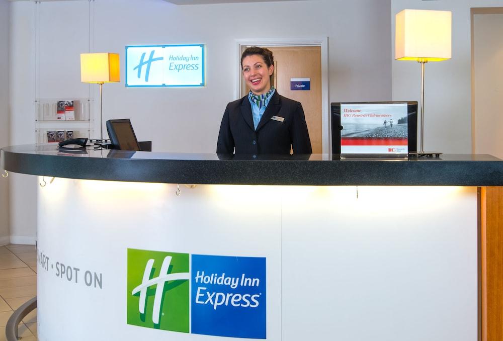 EXPRESS BY HOLIDAY INN BEDFORD — 4