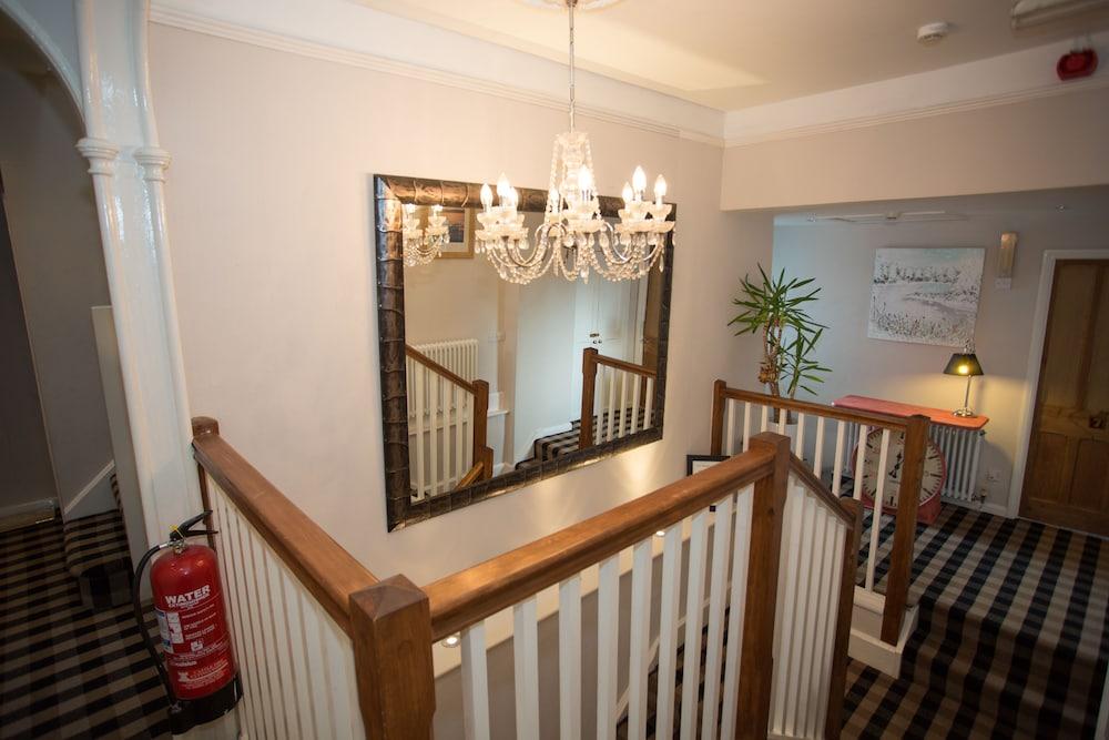 Holly Lodge Guest House — 7