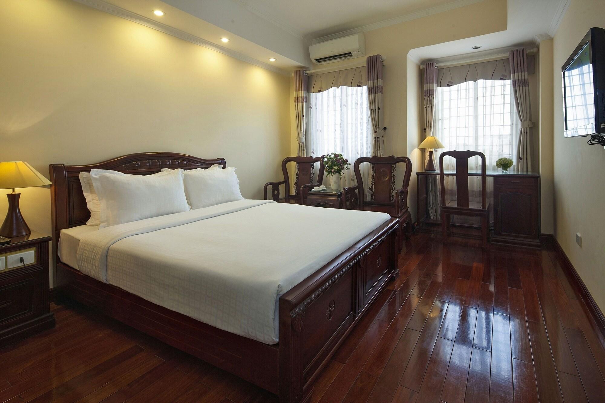 LUCKY 3 HOTEL — 7