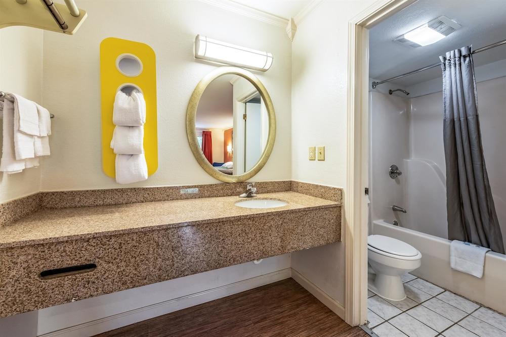 Motel6 Gatlinburg, TN - Smoky Mountains — 5