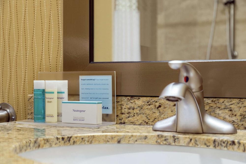 Hampton Inn Akron-Fairlawn — 8