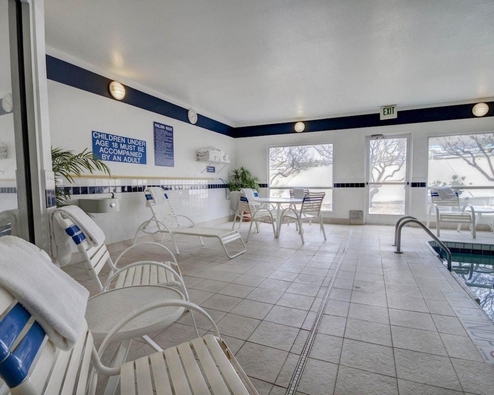 Quality Suites University — 5