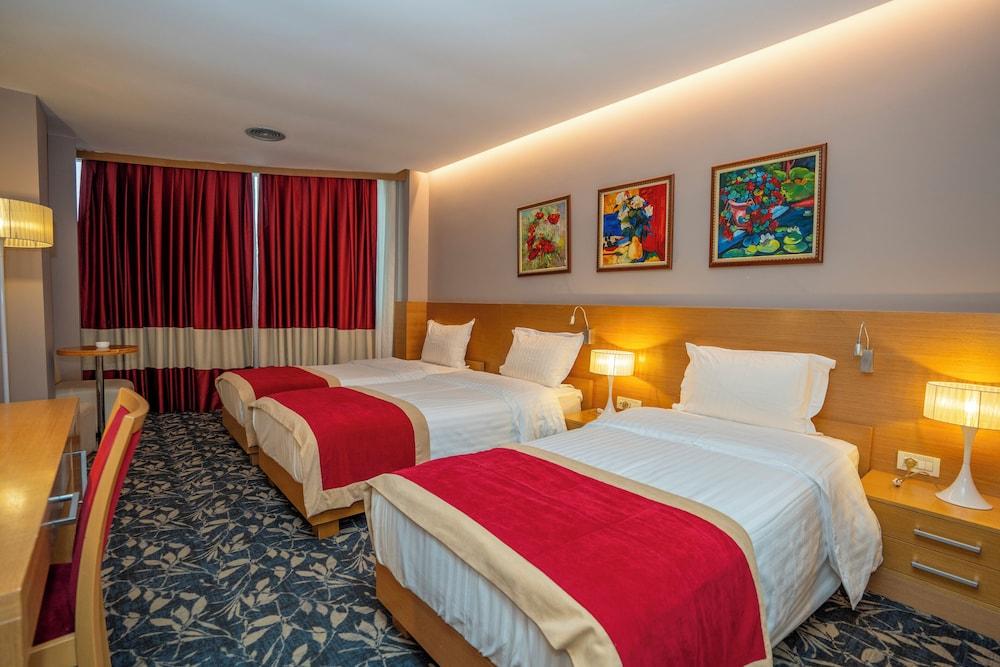 HOTEL COLOSSEO — 10