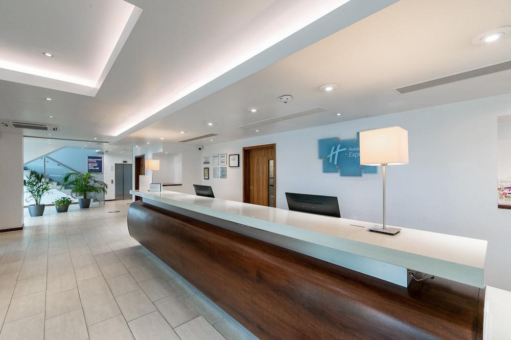 Holiday Inn Express Burnley — 10
