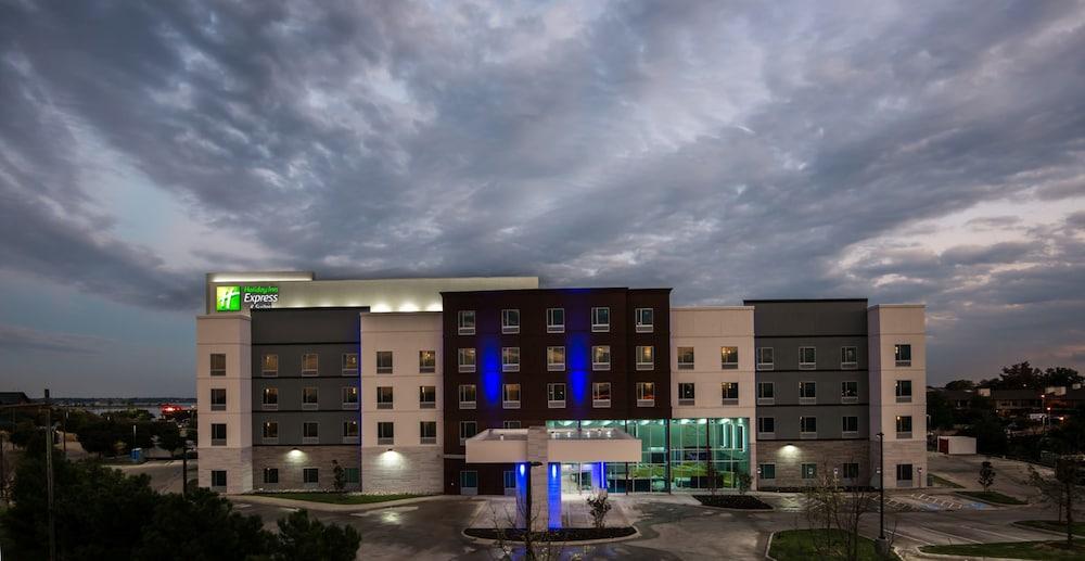 Holiday Inn Express & Suites Garland E - Lake Hubbard I30 — 3