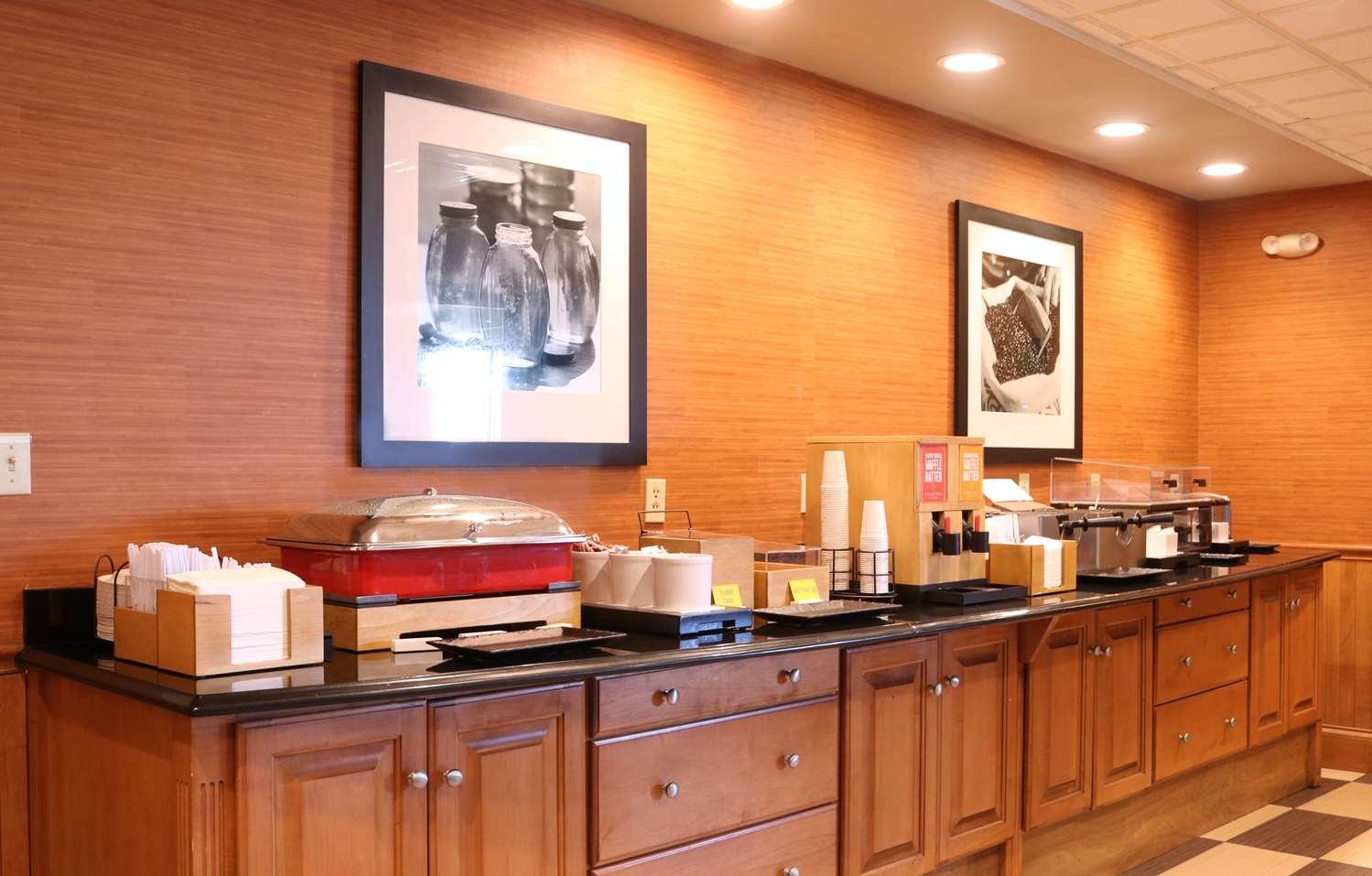 Hampton Inn & Suites Fremont — 9