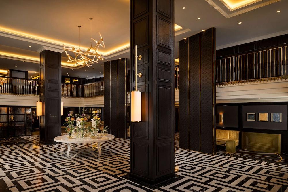 HILTON VIENNA PLAZA 2314 — 10