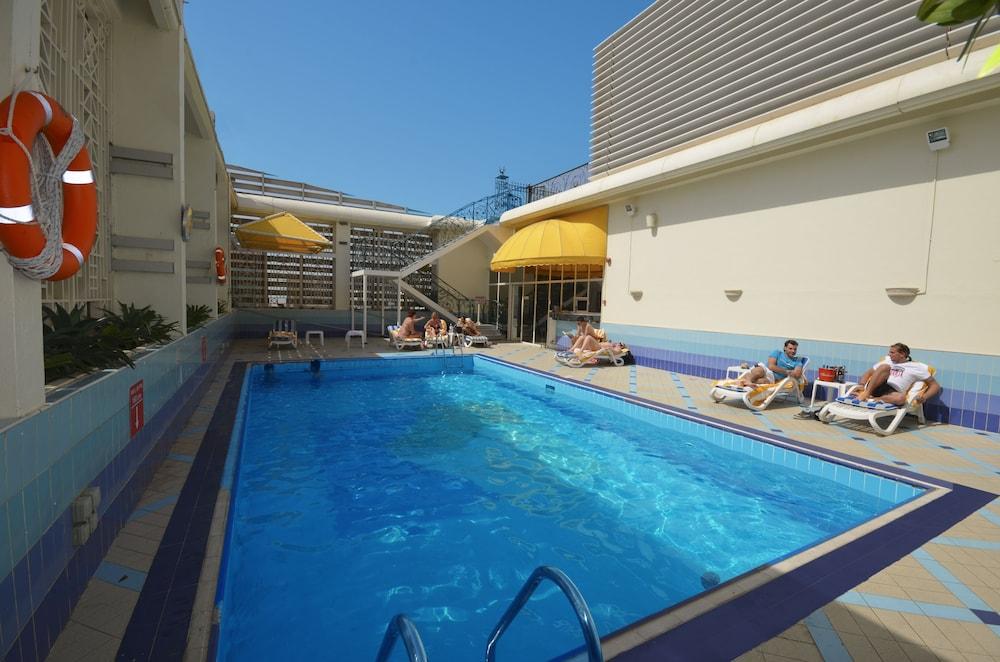 Copthorne Downtown Abu Dhabi — 1