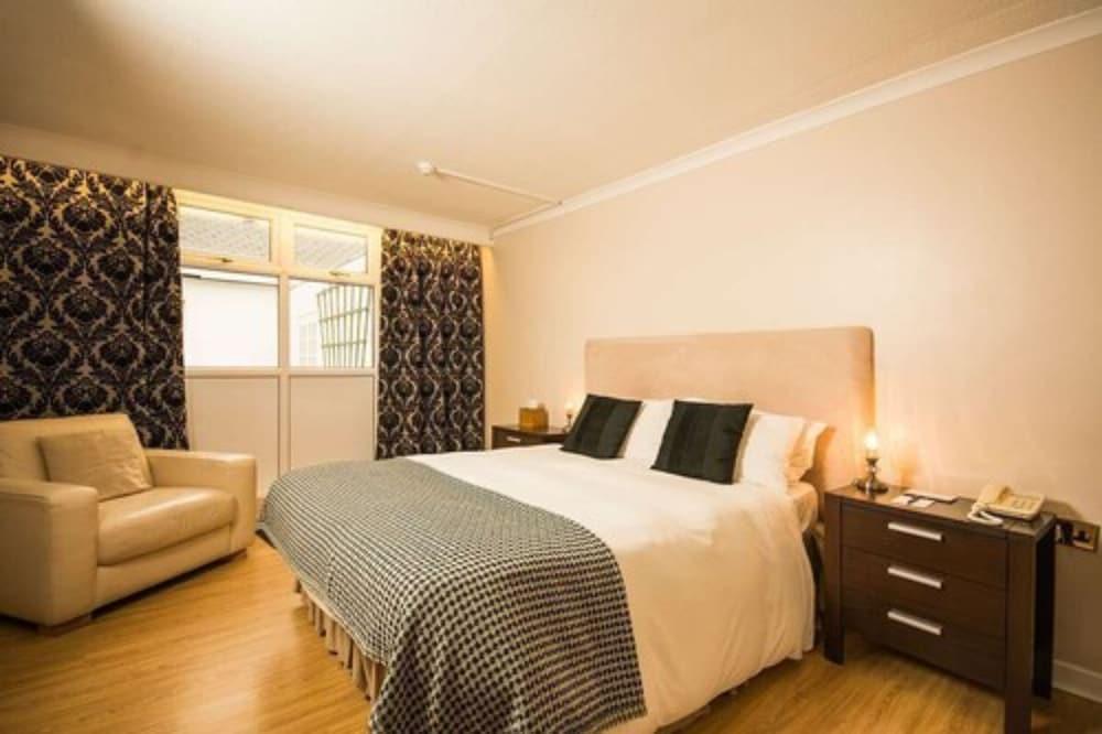 THE MANOR HOPTEL BRECON — 7