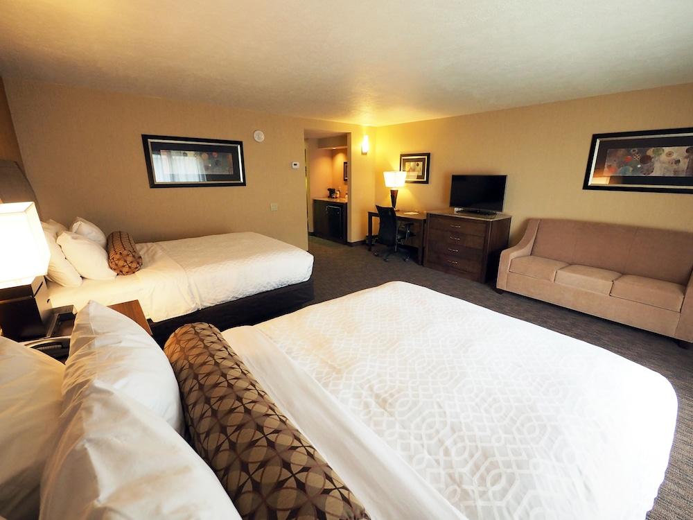 Evergreen Resort — 7