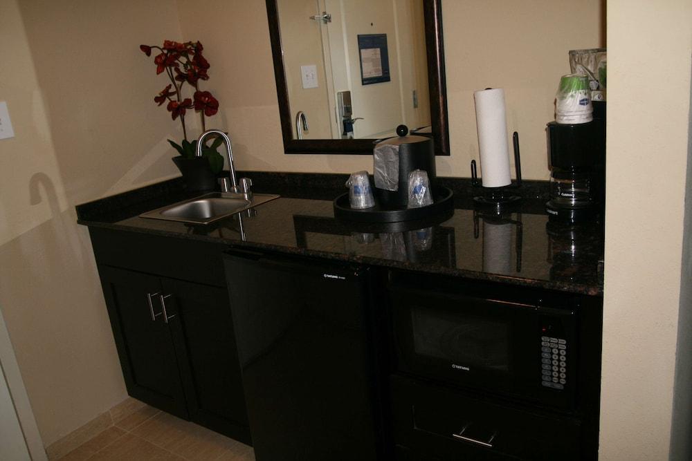 Hawthorn Extended Stay by Wyndham Kilgore — 4