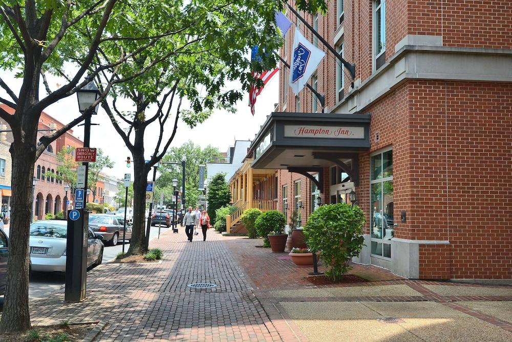 Hampton Inn Alexandria Old Town King St. Metro — 10
