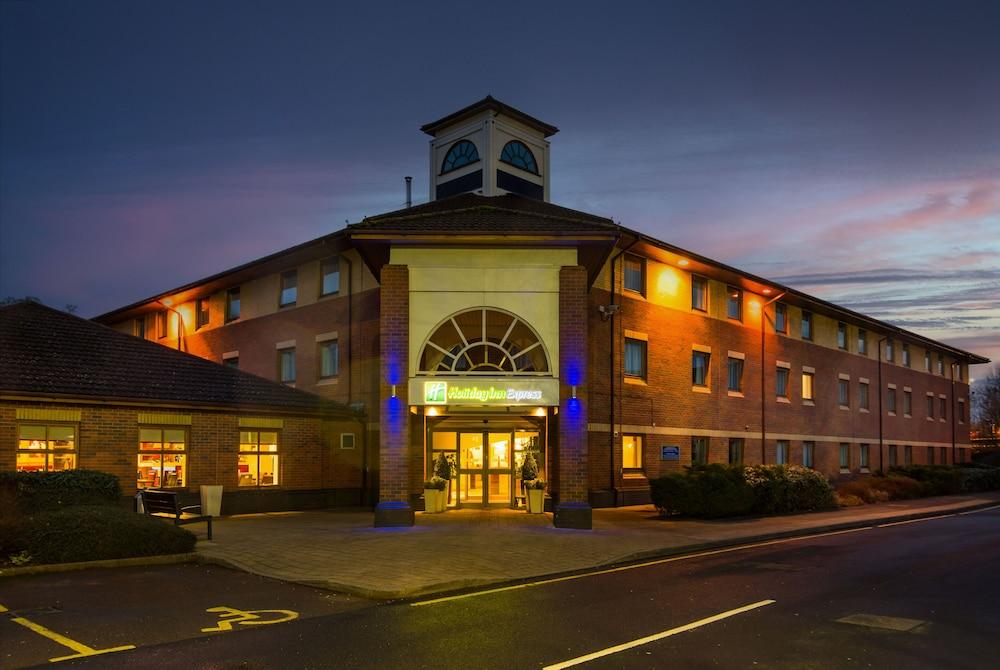EXPRESS BY HOLIDAY INN WARWICK — 3