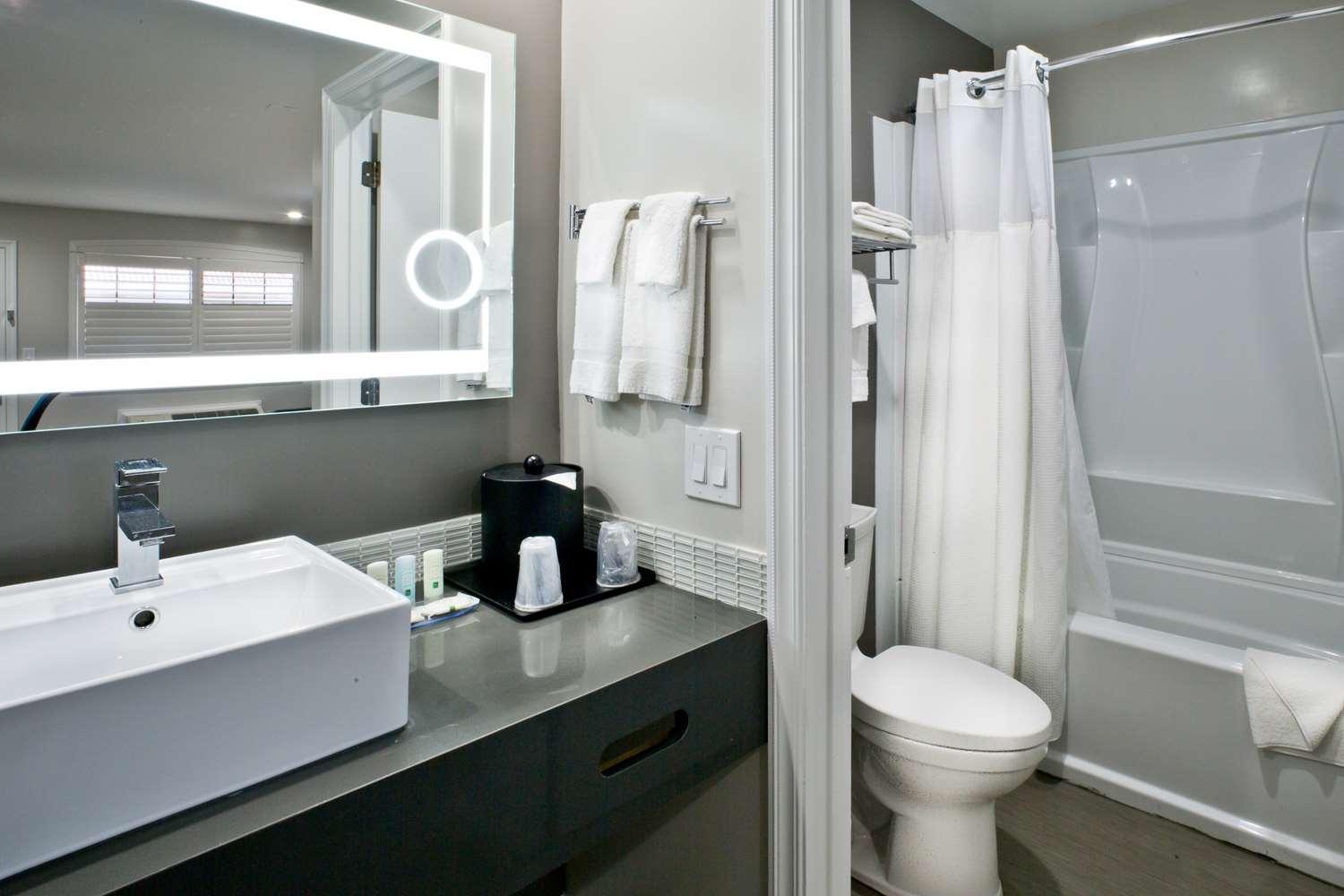Bay Area Inn & Suites — 3