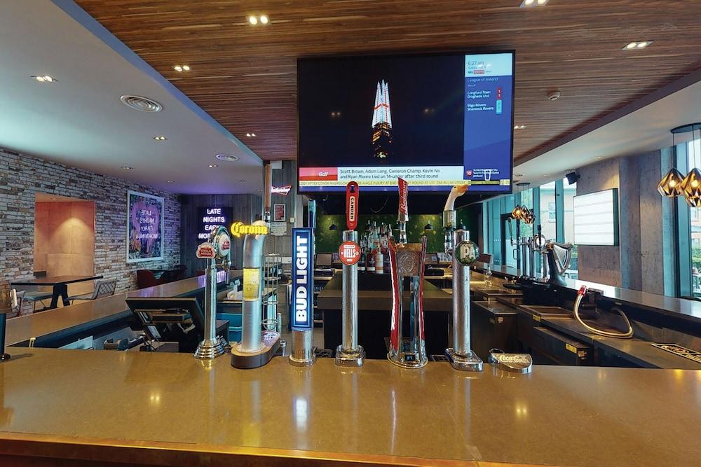 Village Urban Resort London Watford — 8