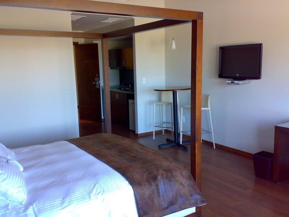 Regency Park Hotel — 8
