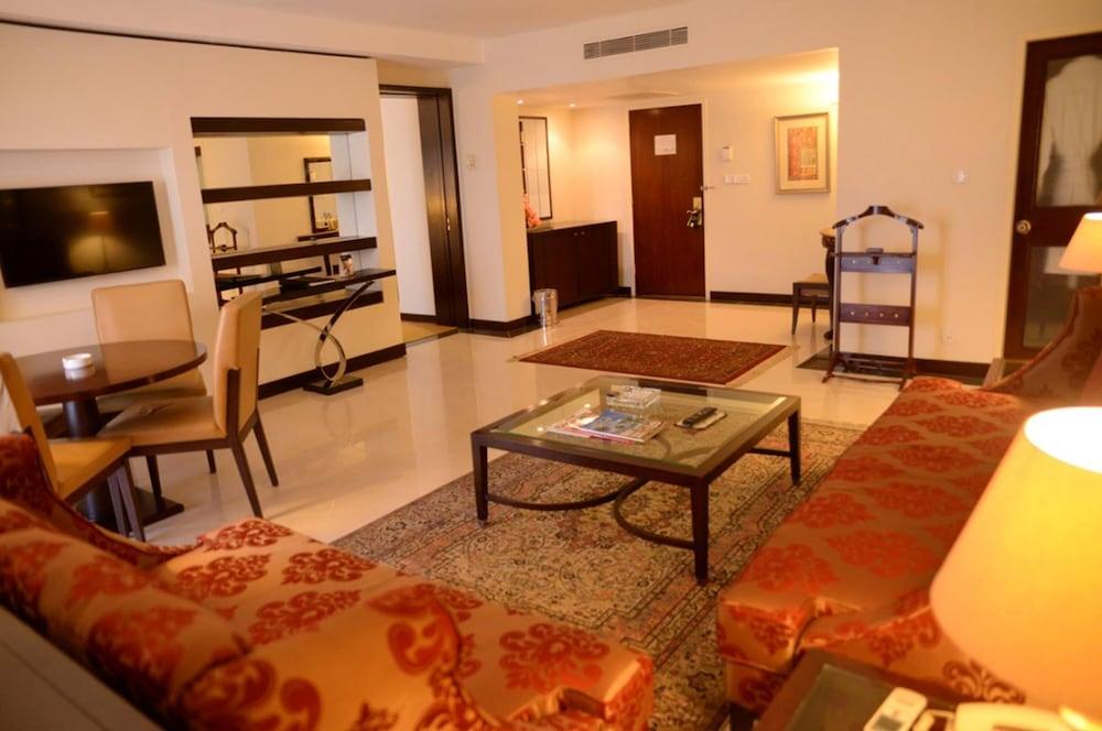 PEARL CONTINENTAL — 3