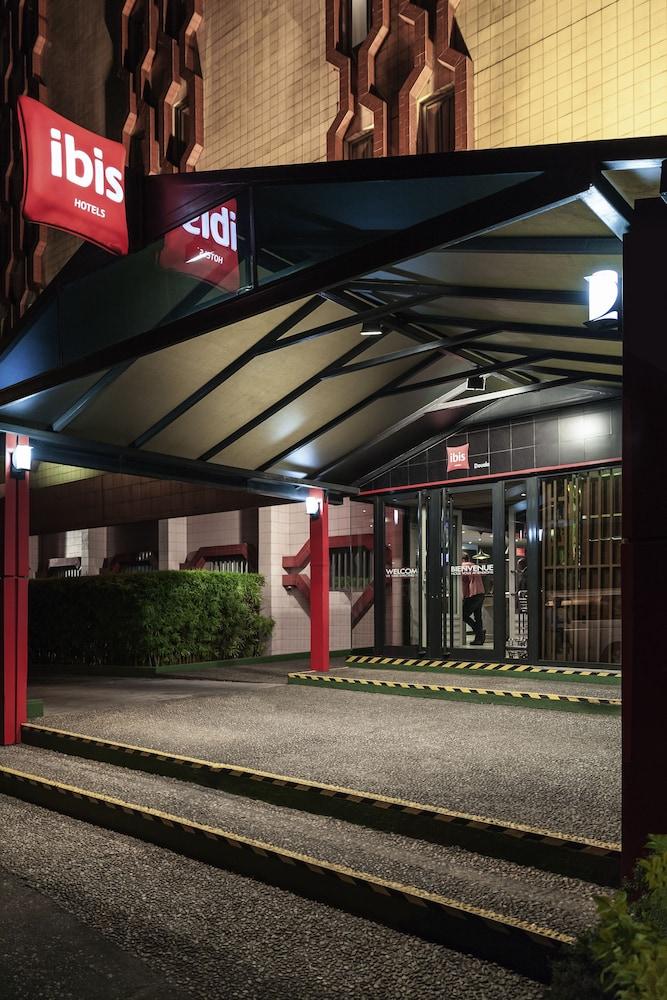 ibis Douala 1085298 — 9