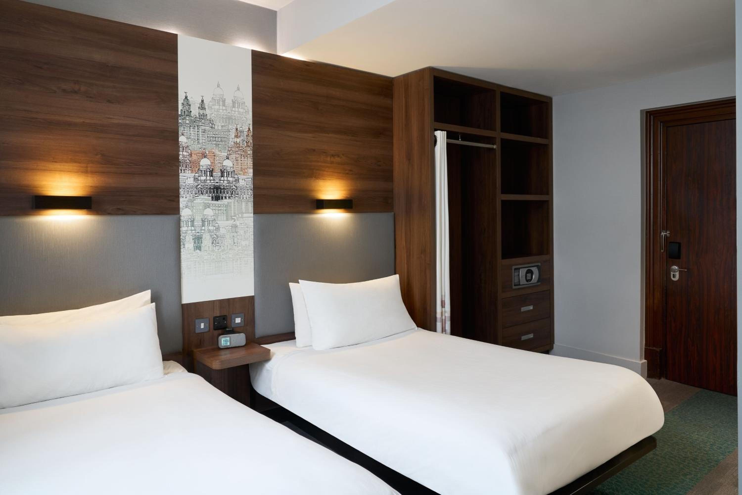 ALOFT LIVERPOOL — 10