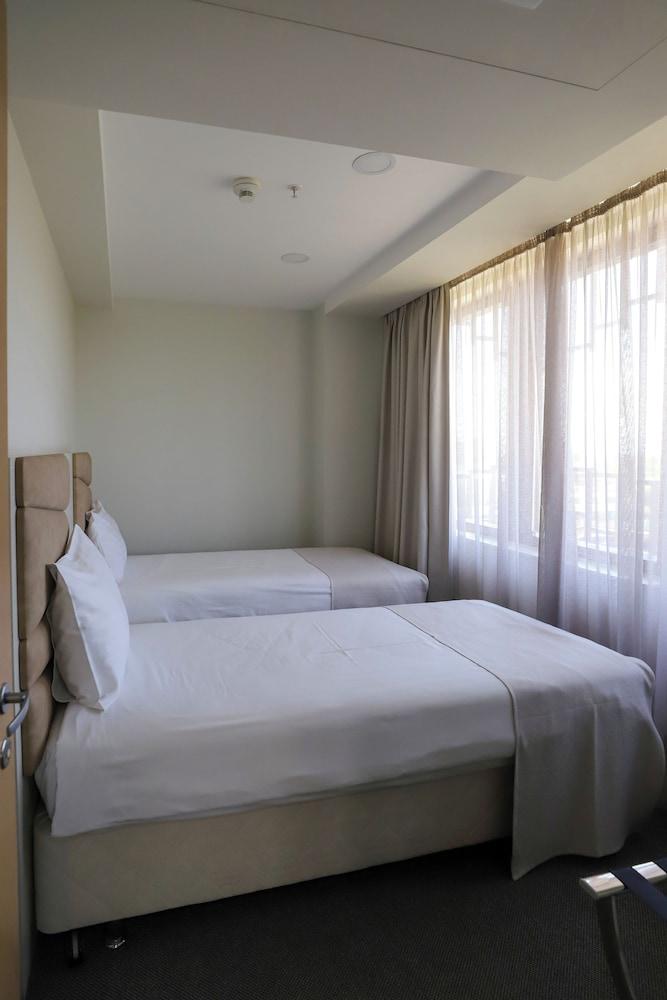 President Hotel — 8