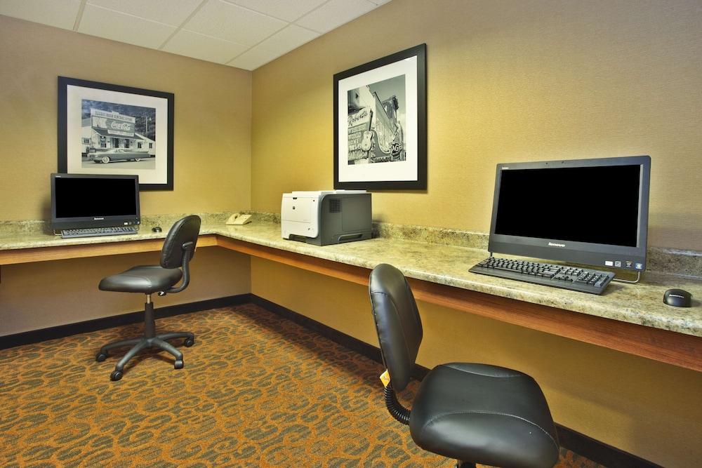 Hampton Inn Anderson, IN — 8