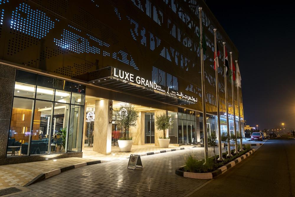 Luxe Grand Hotel Apartments — 8
