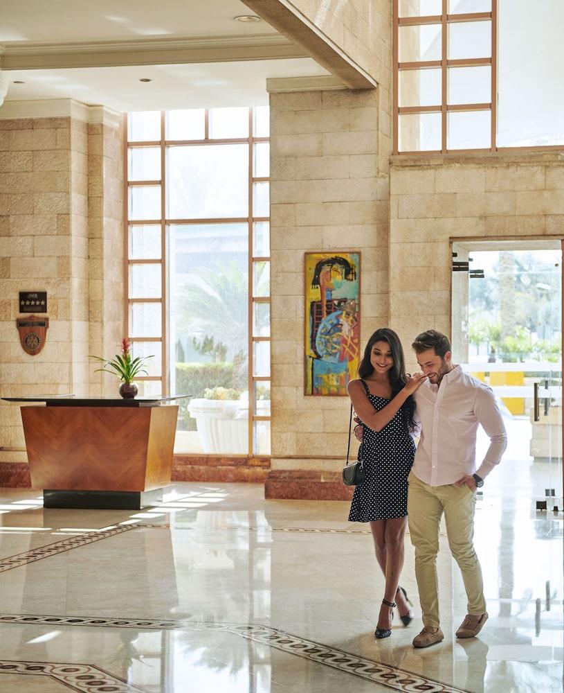 Grand Hyatt 16144 — 7
